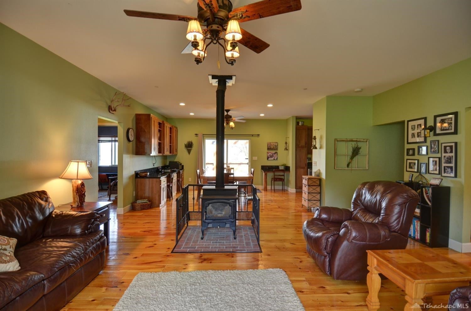20578 Old Town Road Tehachapi, CA 93561 - Photo 7 of 10 Gallery Image 7