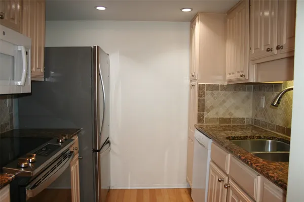 $1,600 | 8210 Bent Tree Road, Unit 113, Austin, TX 78759