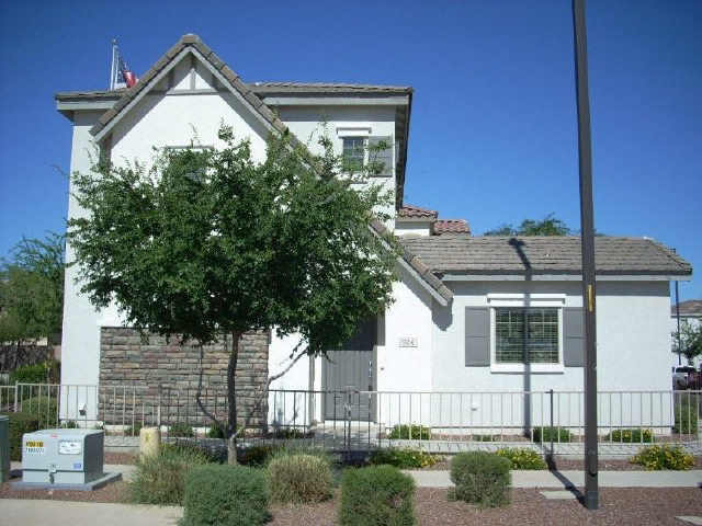 524 North Ranger Trail Gilbert, AZ 85234 - Photo 1 of 6 Primary Photo
