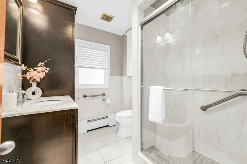 1046 Falls Terrace Union, NJ 07083 - Photo 17 of 29