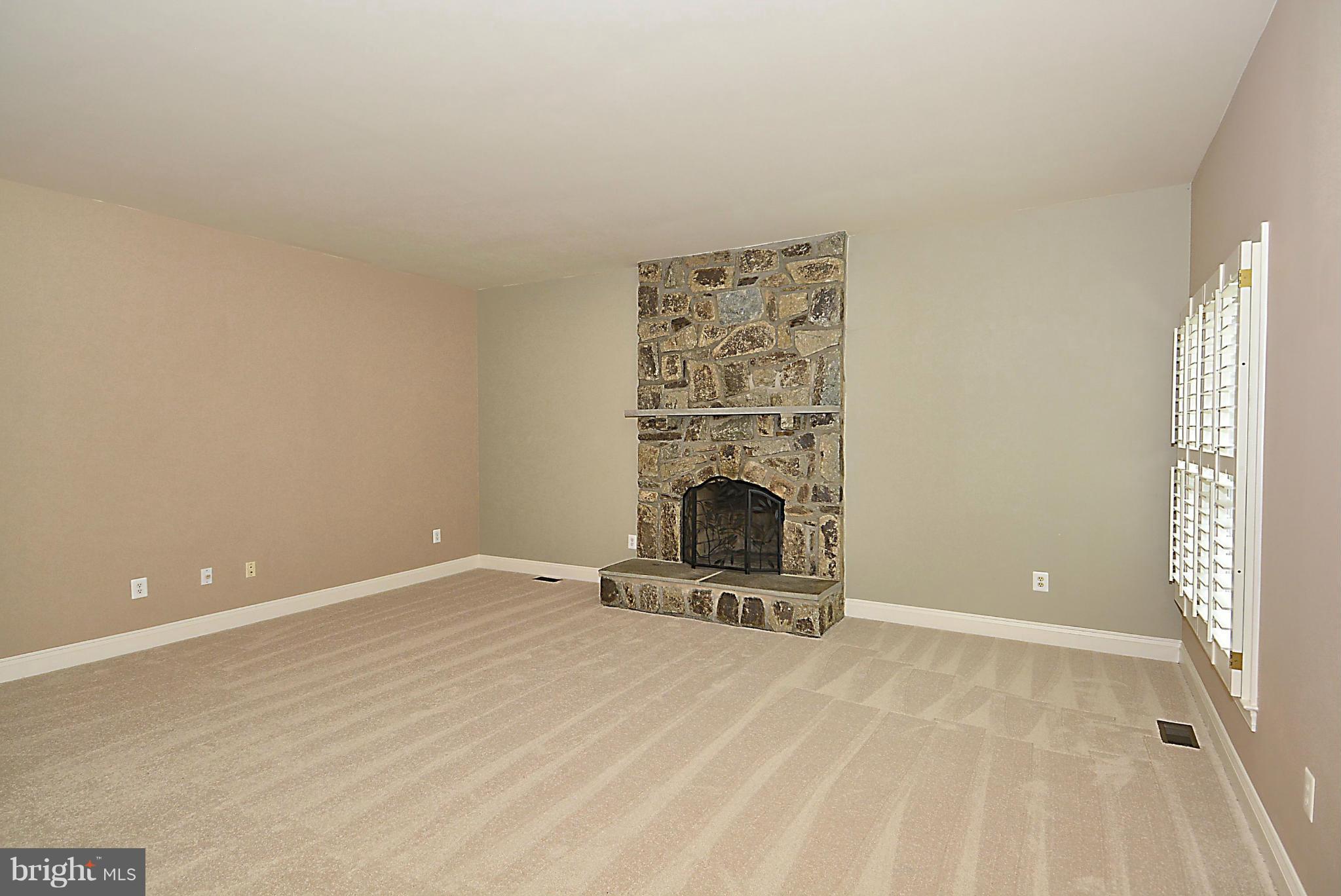 8763 Center Road Springfield, VA 22152 - Photo 11 of 30 Family Room