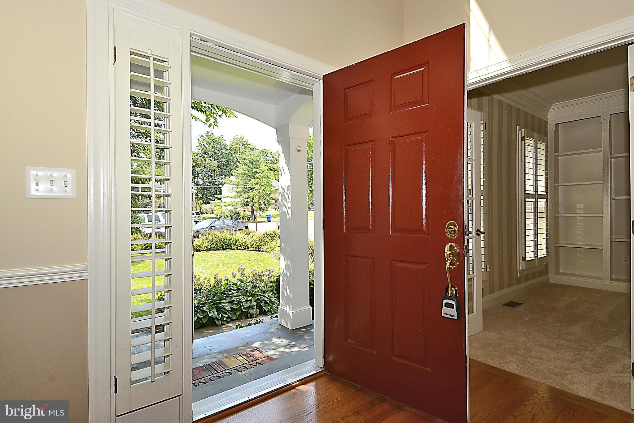 8763 Center Road Springfield, VA 22152 - Photo 3 of 30 Interior (General)