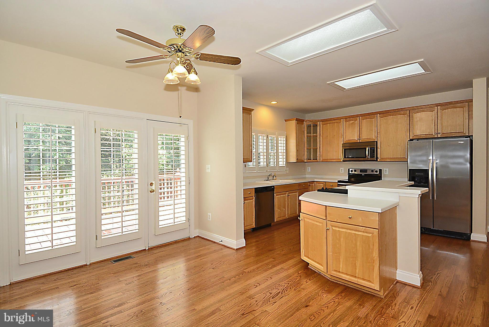 8763 Center Road Springfield, VA 22152 - Photo 5 of 30 Kitchen