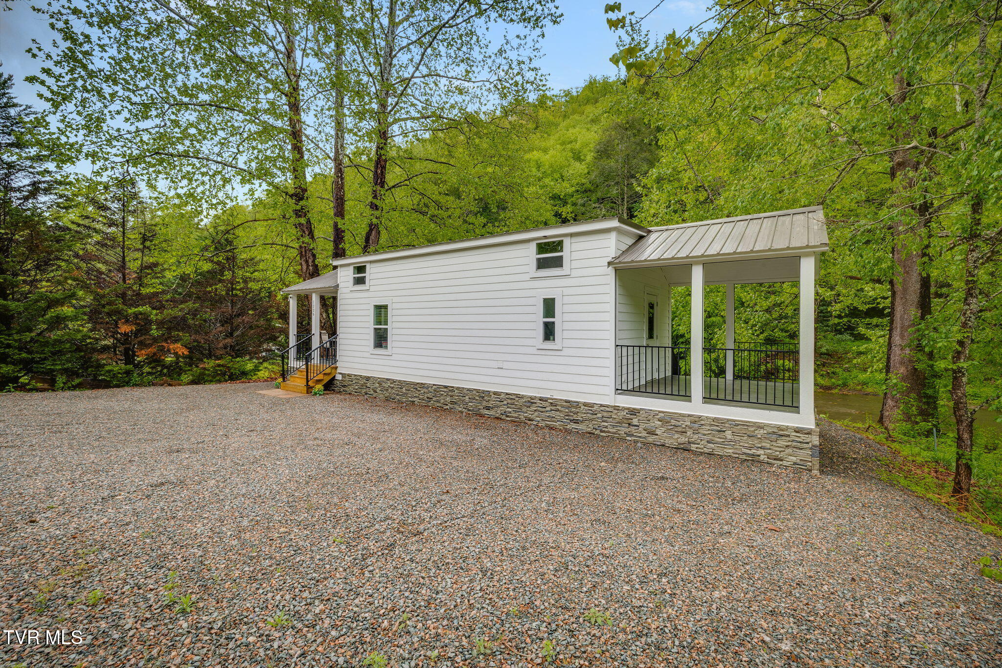 1226 Doe Creek Road, Unit 13 Butler, TN 37640 - Photo 13 of 40 003