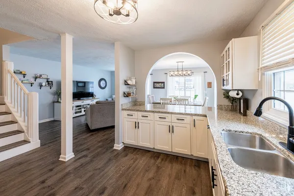 $340,000 | 223 Huntington Court, Shorewood, IL 60404
