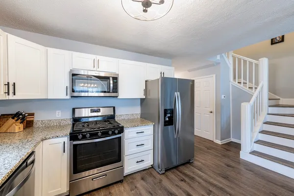$340,000 | 223 Huntington Court, Shorewood, IL 60404