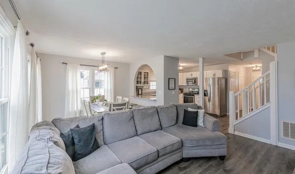 $340,000 | 223 Huntington Court, Shorewood, IL 60404