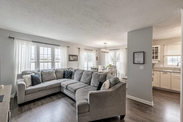 $340,000 | 223 Huntington Court, Shorewood, IL 60404