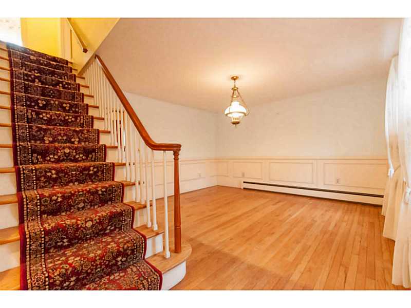 25 Plateau Road Westerly, RI 02891 - Photo 4 of 25 Entry.