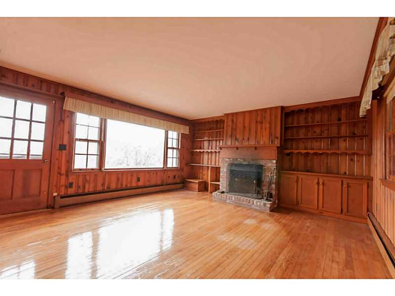 25 Plateau Road Westerly, RI 02891 - Photo 9 of 25 Den/Family/Great Room.