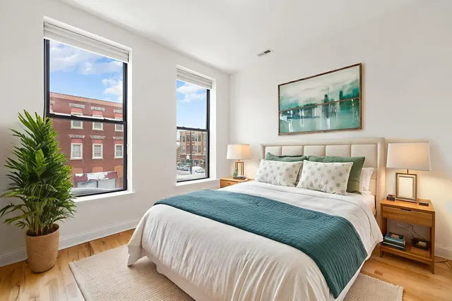 $295,000 | 2354 South Oakley Avenue, Unit B2, Chicago, IL 60608