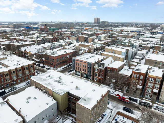 $295,000 | 2354 South Oakley Avenue, Unit B2, Chicago, IL 60608