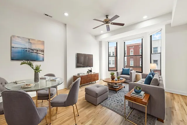 $295,000 | 2354 South Oakley Avenue, Unit B2, Chicago, IL 60608