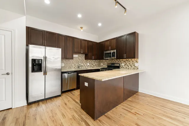 $295,000 | 2354 South Oakley Avenue, Unit B2, Chicago, IL 60608
