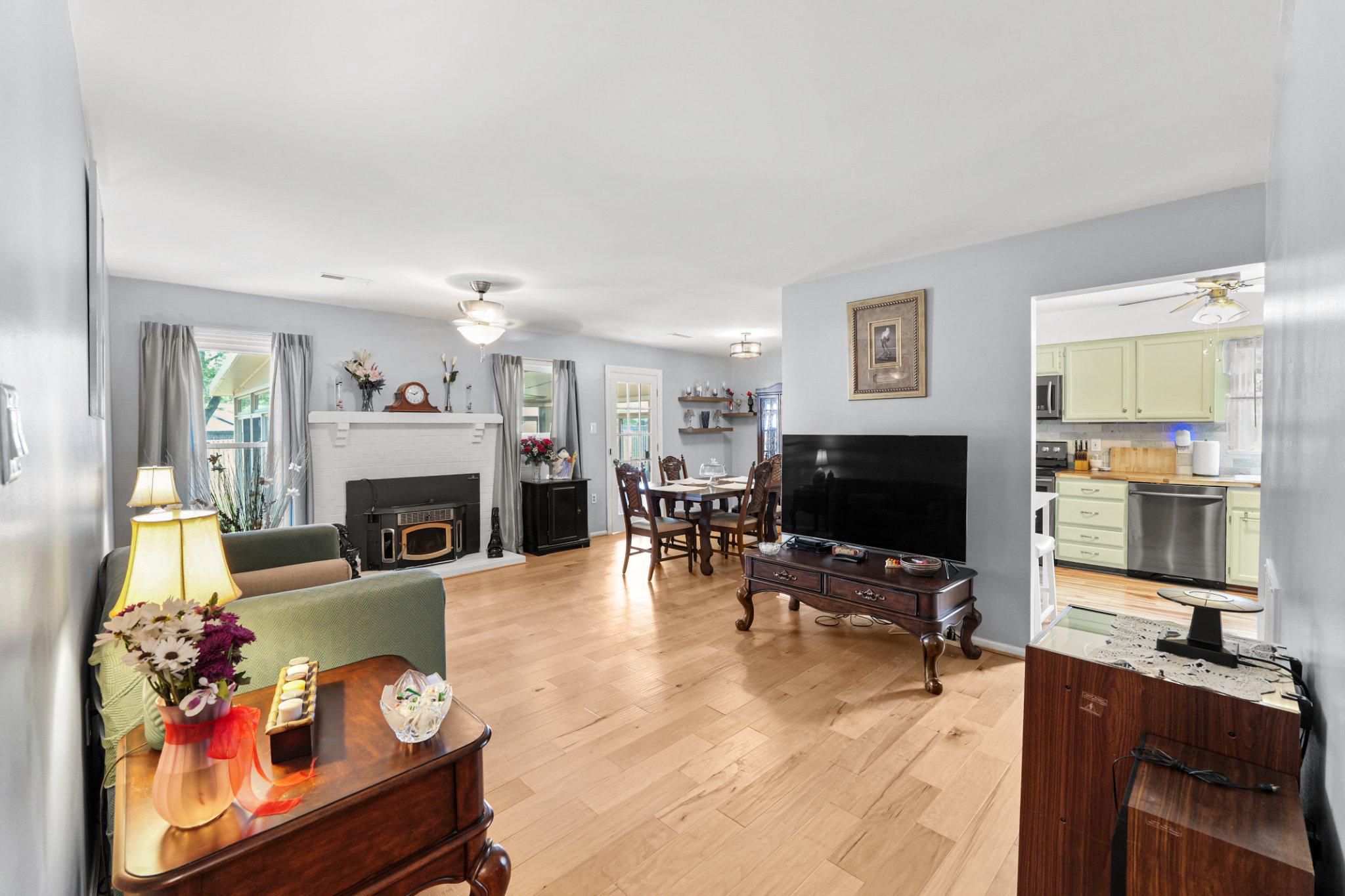 8871 Butternut Street Manassas, VA 20110 - Photo 28 of 29 Spacious open floor plan with gorgeous flooring.