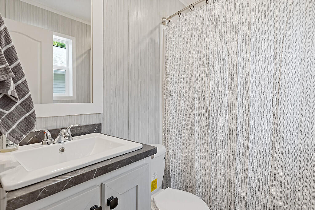 22 Old Rte 133 Winthrop, ME 04364 - Photo 12 of 58 Full bath