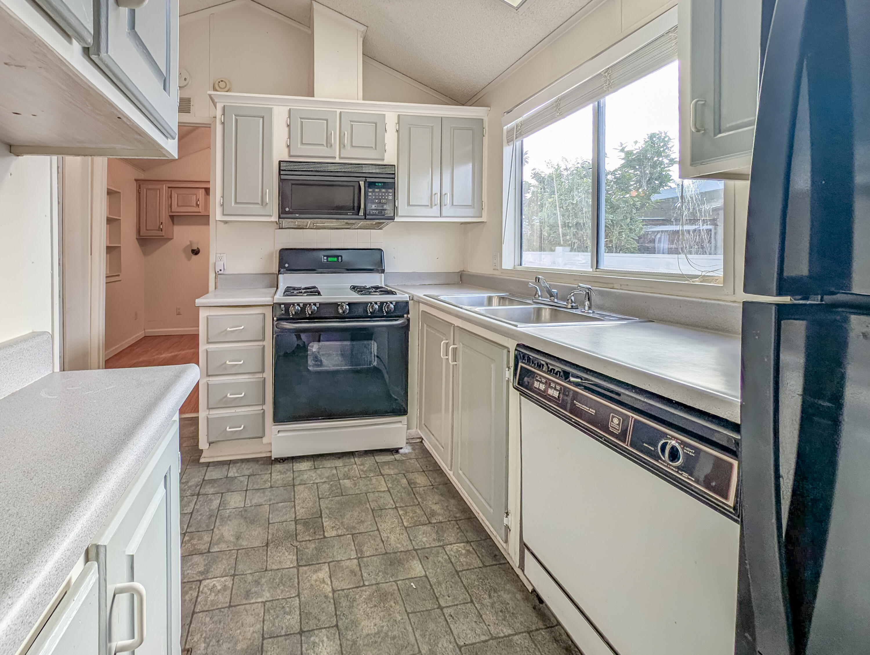 70200 Dillon Road, Unit 346 Desert Hot Springs, CA 92241 - Photo 9 of 27 7