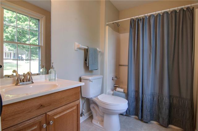 252 Old Columbia Road Dickson, TN 37055 - Photo 15 of 20 Combo Tub Shower in Guest Bath