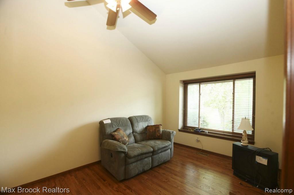 773 Ten Point Drive Rochester, MI 48309 - Photo 9 of 31 773 Ten Point-9744.jpg