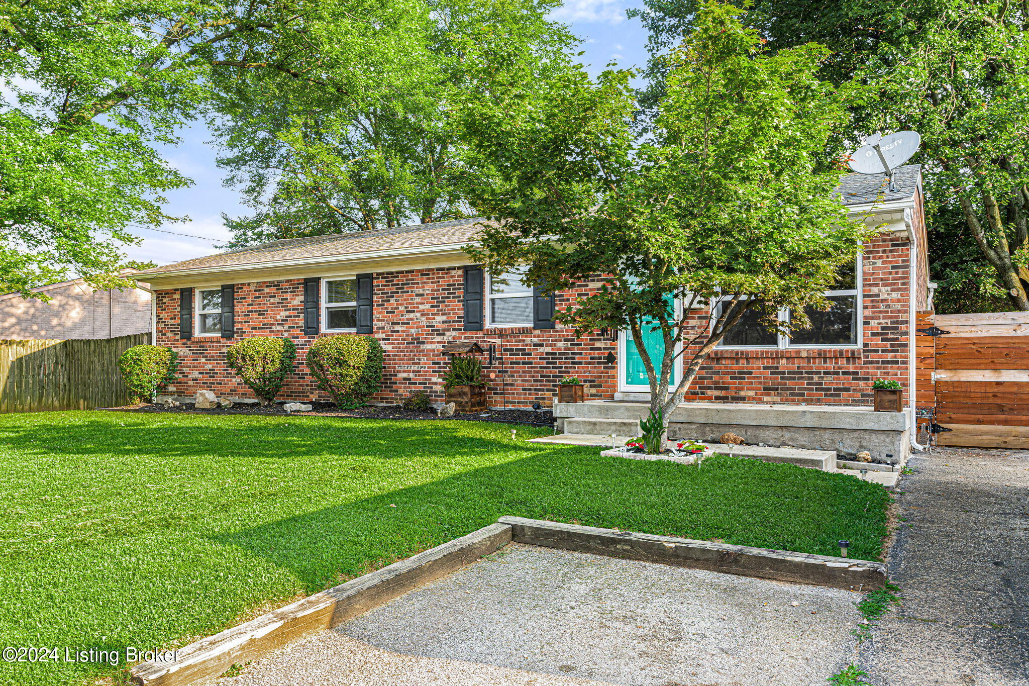 368 Glenview Road Louisville, KY 40229 - Photo 21 of 30 368 Glenview Rd (1 of 39)