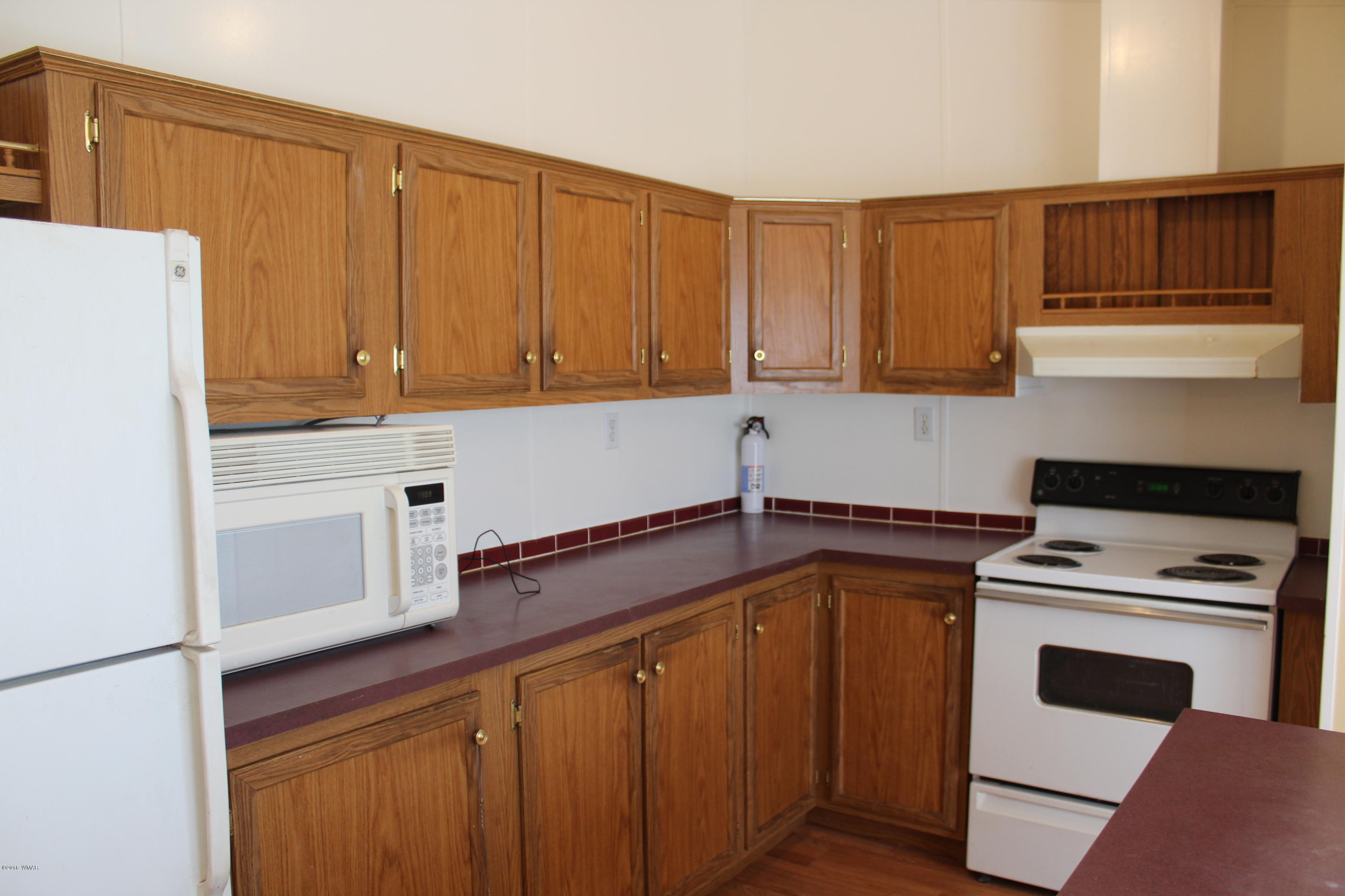 4714 Valley Road Snowflake, AZ 85937 - Photo 11 of 27 a kitchen with a refrigerator stove and cabinets