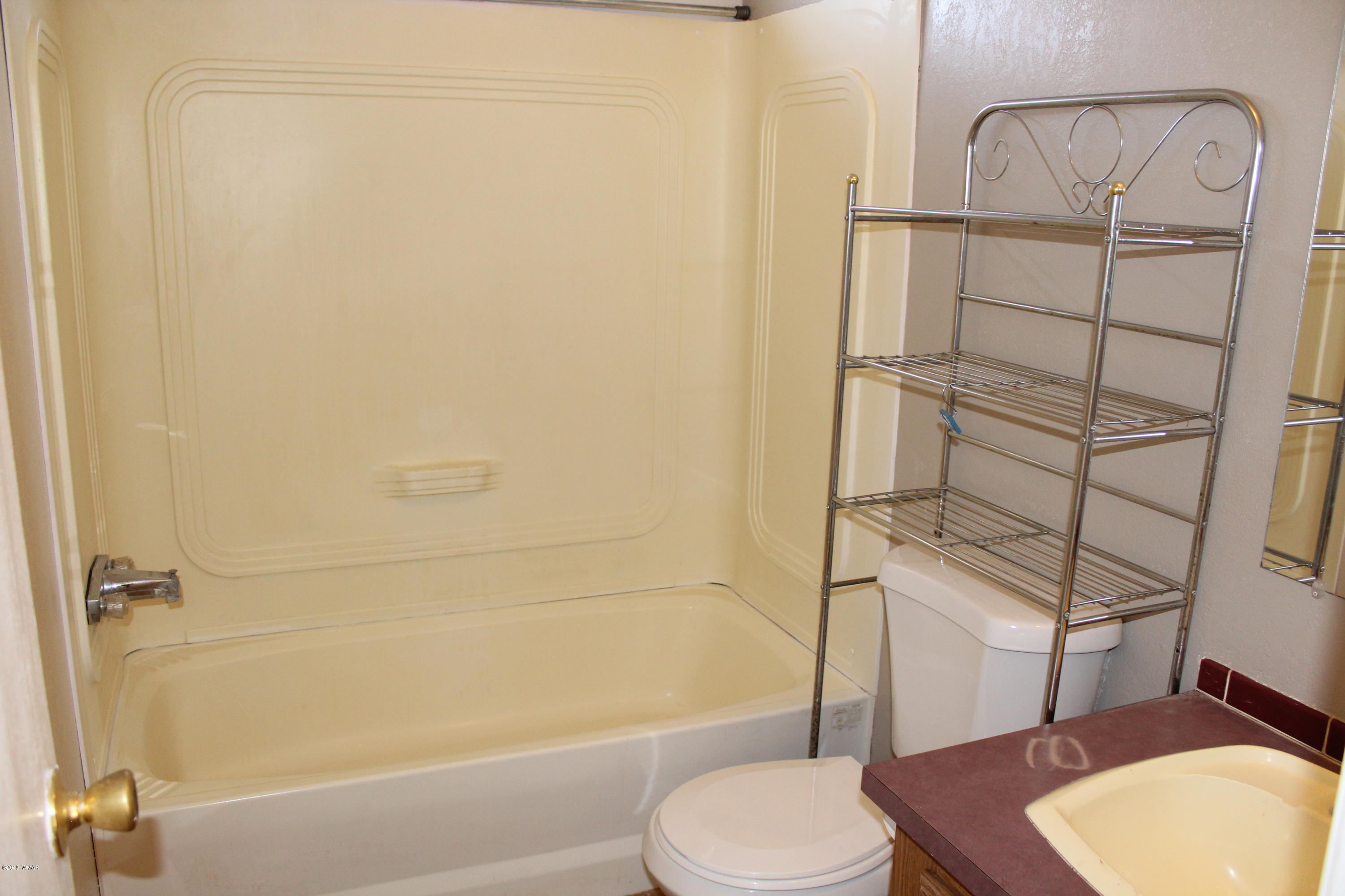 4714 Valley Road Snowflake, AZ 85937 - Photo 15 of 27 a bathroom with a toilet and a shower