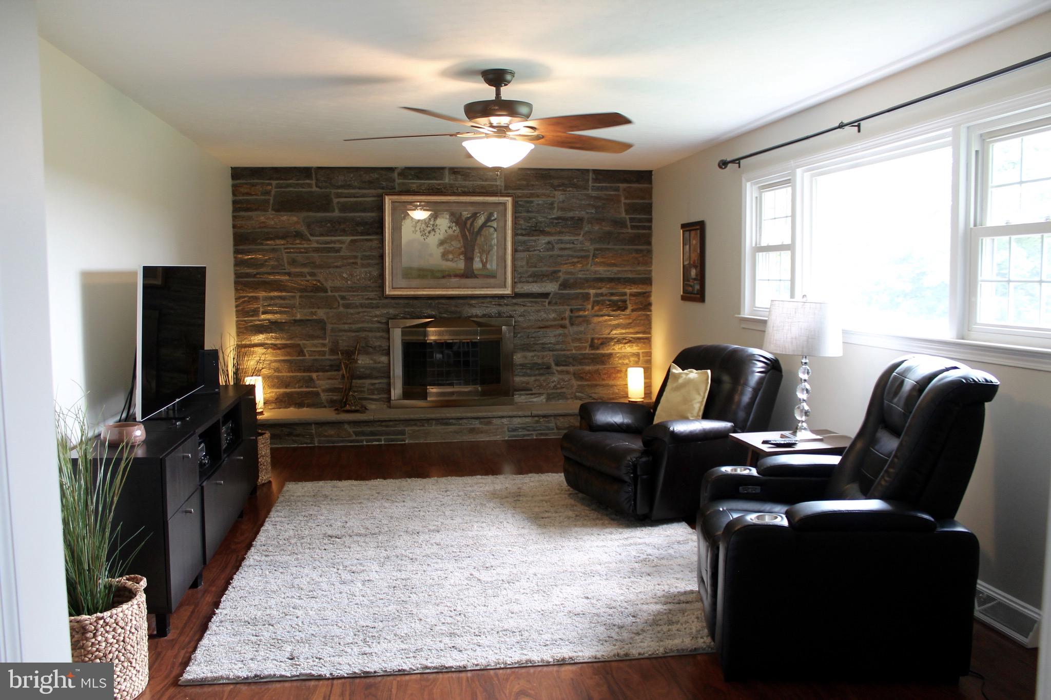 203 Lehigh Road South Glassboro, NJ 08028 - Photo 11 of 33 Cozy family room