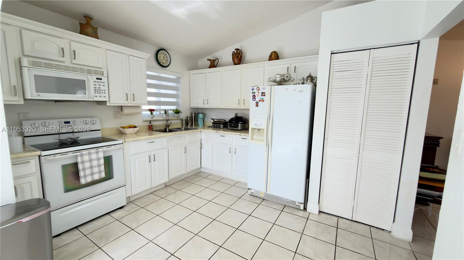 7220 Southwest 149th Court Miami, FL 33193 - Photo 12 of 36