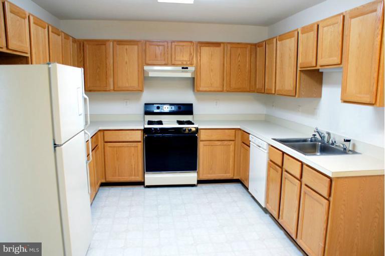 2614 Rigging Drive Annapolis, MD 21401 - Photo 2 of 27 Galley-Style Kitchen