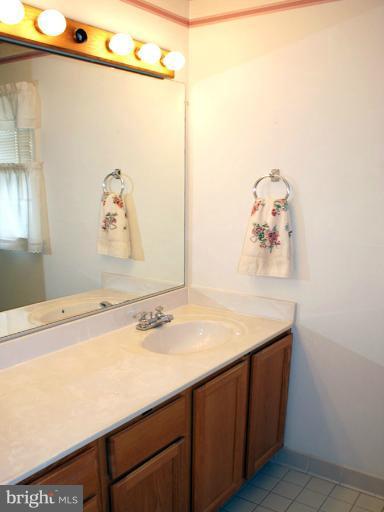 2614 Rigging Drive Annapolis, MD 21401 - Photo 3 of 27 Attractively Appointed Tile Baths