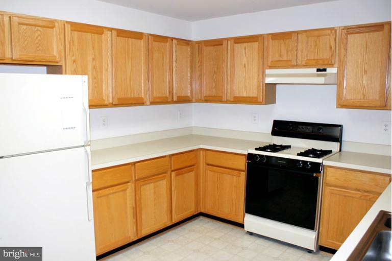 2614 Rigging Drive Annapolis, MD 21401 - Photo 6 of 27 Easy Maintenance Tile Floor