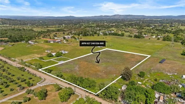 a view of a tennis court