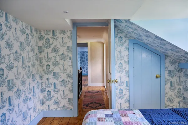 a bath room with a toilet and a shower