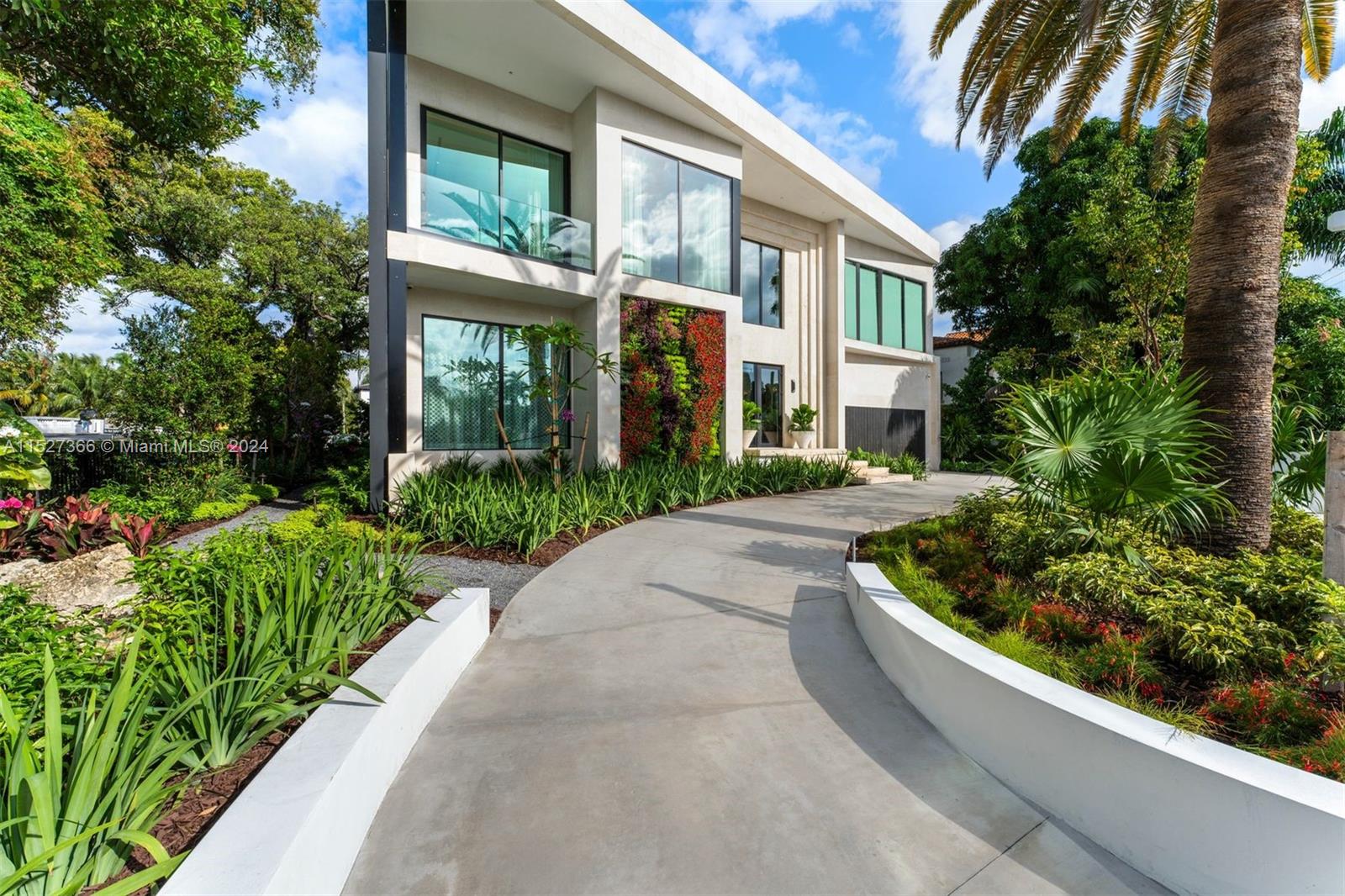 2000 North Bay Road Miami Beach, FL 33140 - Photo 42 of 62