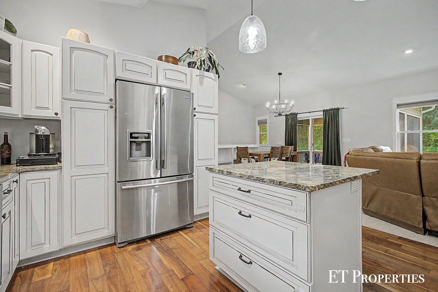 7801 Cascade Road Southeast Grand Rapids, MI 49546 - Photo 9 of 40 217A0876