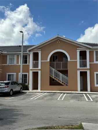 $2,100 | 17660 Northwest 73rd Avenue, Unit 2063, Hialeah, FL 33015