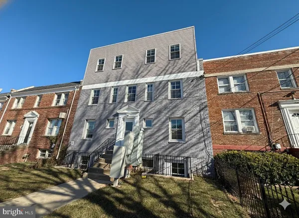 $3,200 | 1516 18th Street Southeast, Washington, DC 20020