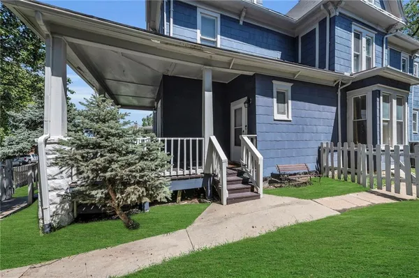 $475,000 | 2745 Holmes Street, Kansas City, MO 64109