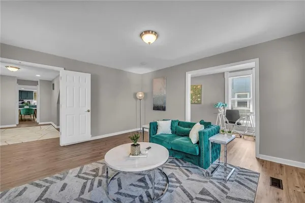 $475,000 | 2745 Holmes Street, Kansas City, MO 64109