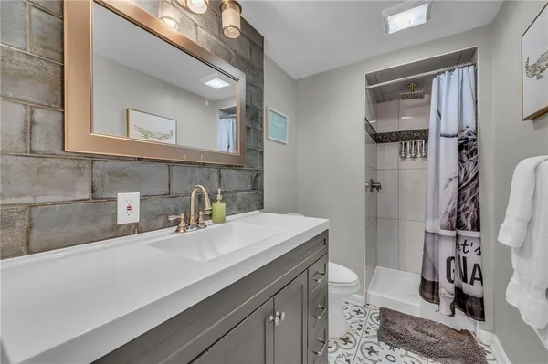 $475,000 | 2745 Holmes Street, Kansas City, MO 64109
