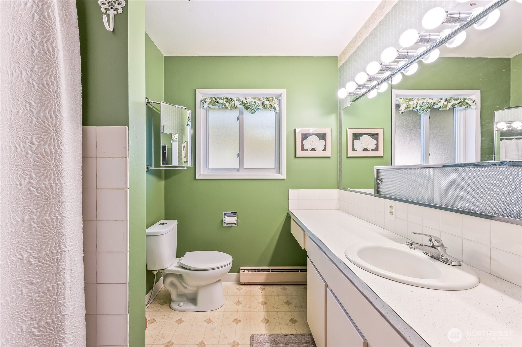 2314 Westwick Road Wenatchee, WA 98801 - Photo 15 of 37 a bathroom with a sink toilet and mirror