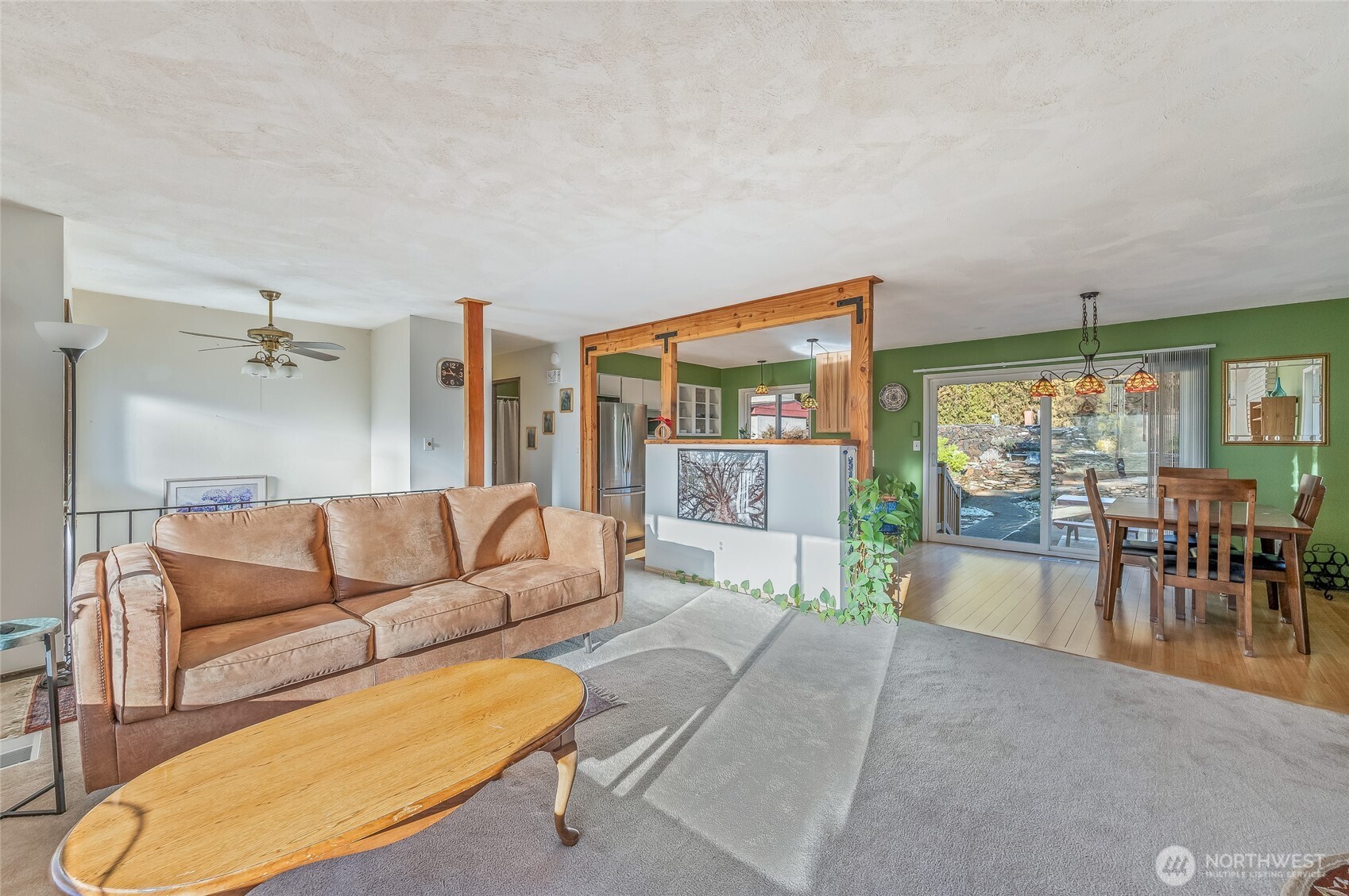 2314 Westwick Road Wenatchee, WA 98801 - Photo 4 of 37 a living room with furniture and a table