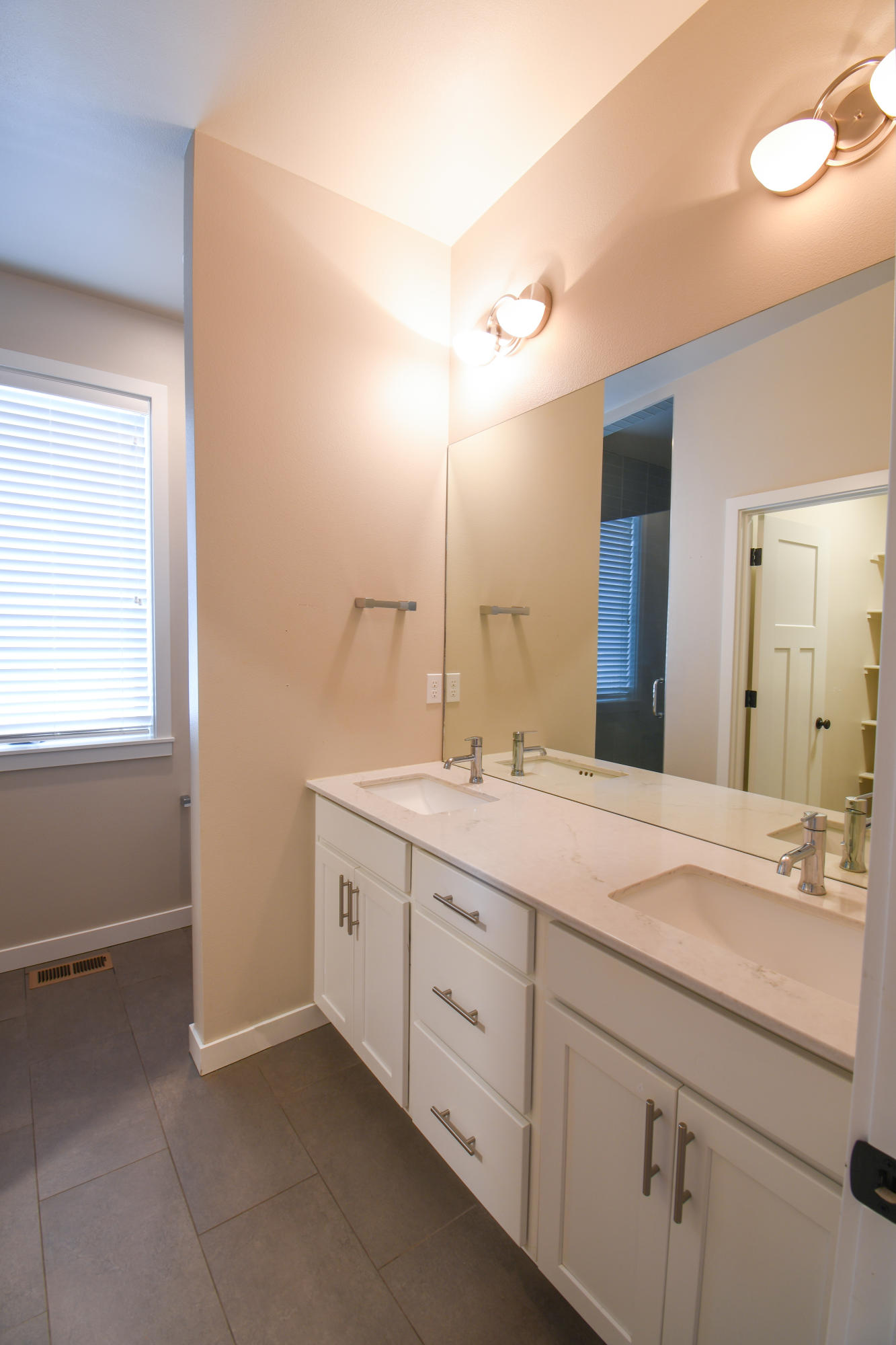 63157 Iner Loop Bend, OR 97701 - Photo 18 of 24 Master Bathroom 1