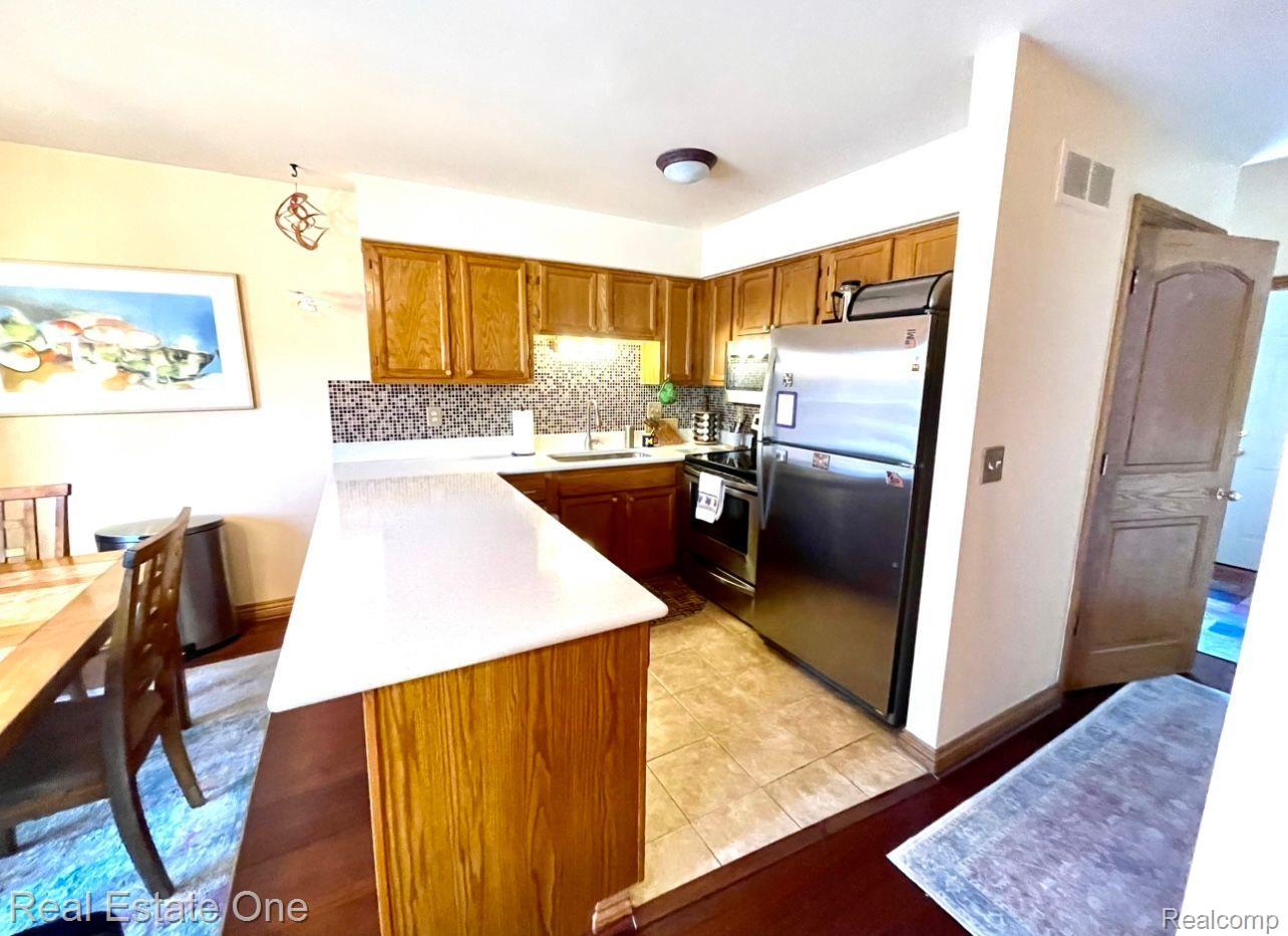 2217 Siboney Court, Unit 48 Rochester, MI 48309 - Photo 4 of 12 Gallery Image 4