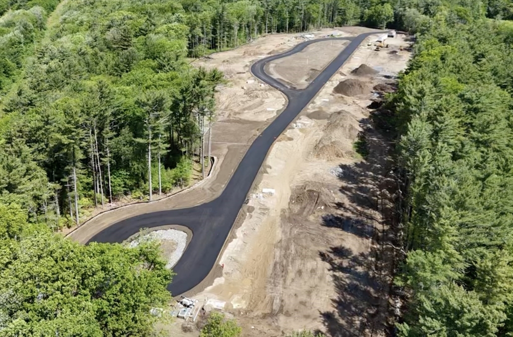 2 Secret Pond Way, Unit 35 Duxbury, MA 02332 - Photo 5 of 6 a view of a yard with a porch