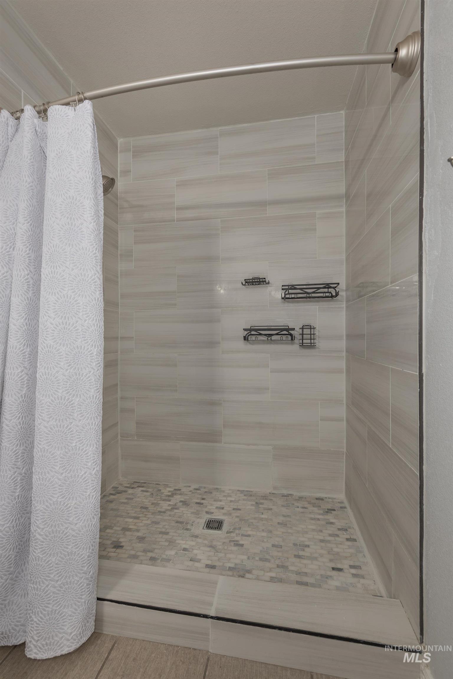890 Jenkins Creek Road Weiser, ID 83672 - Photo 18 of 45 Full bath with a tile shower
