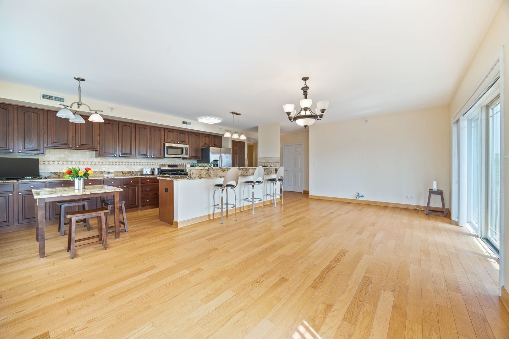 77 North Wolf Road, Unit 309 Northlake, IL 60164 - Photo 7 of 25 a view of a kitchen and dining room