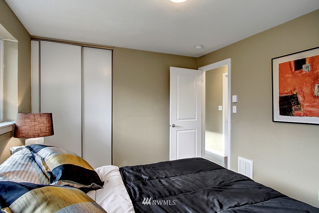 3424 Northeast 6th Place Renton, WA 98056 - Photo 11 of 17