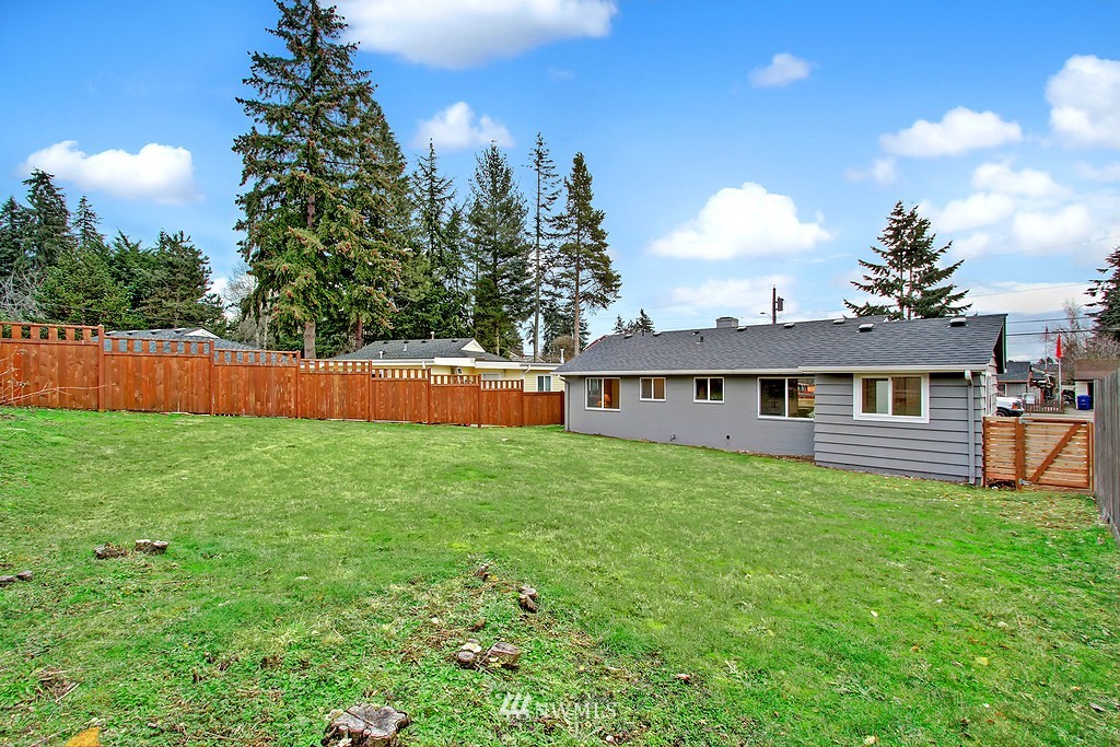 3424 Northeast 6th Place Renton, WA 98056 - Photo 14 of 17