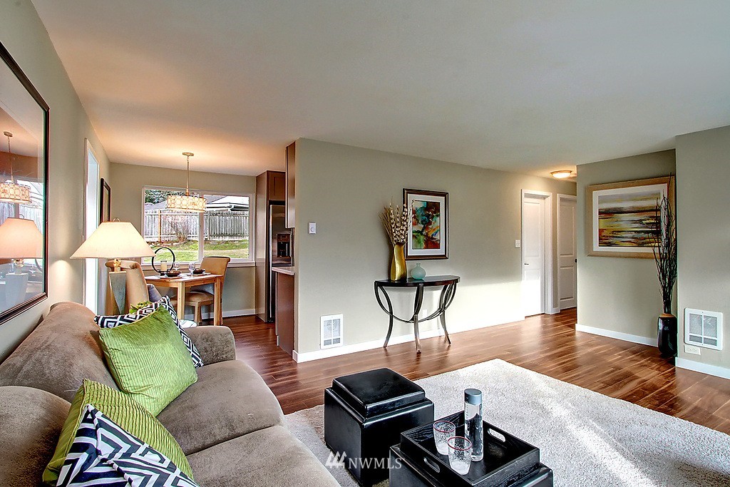 3424 Northeast 6th Place Renton, WA 98056 - Photo 4 of 17
